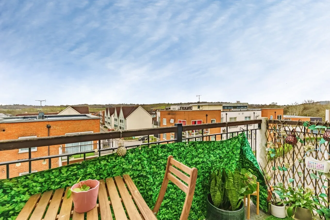 Canalside, Redhill, RH1, photo 10