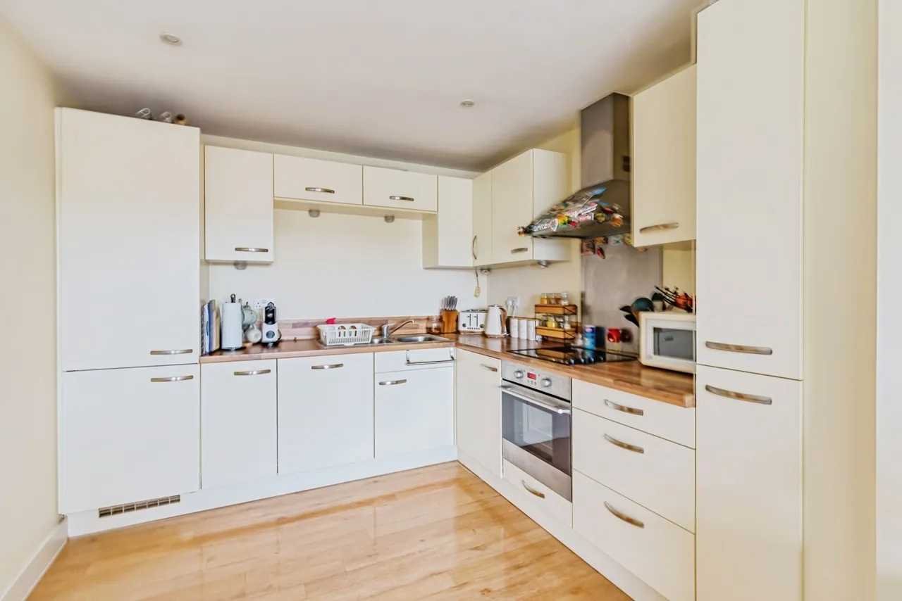 Canalside, Redhill, RH1, photo 7
