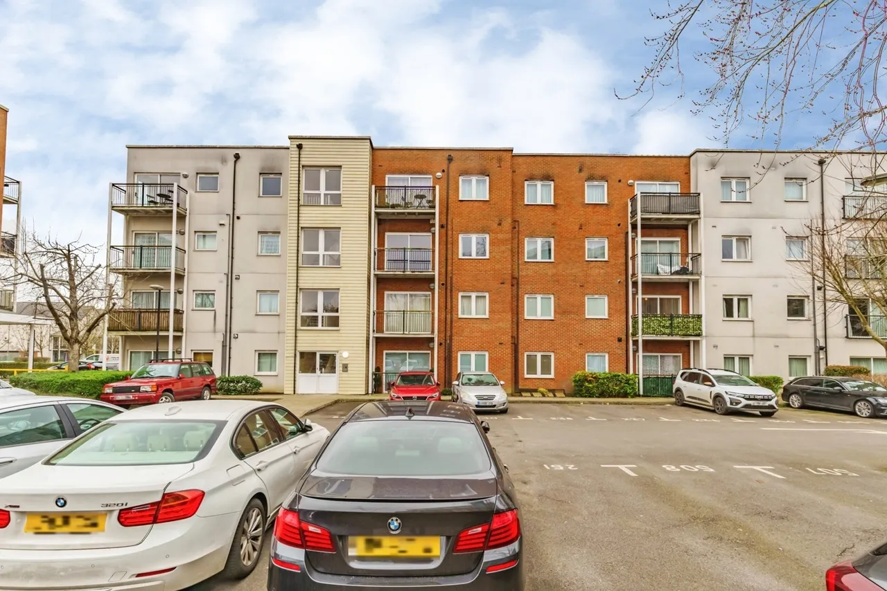 Canalside, Redhill, RH1, photo 12