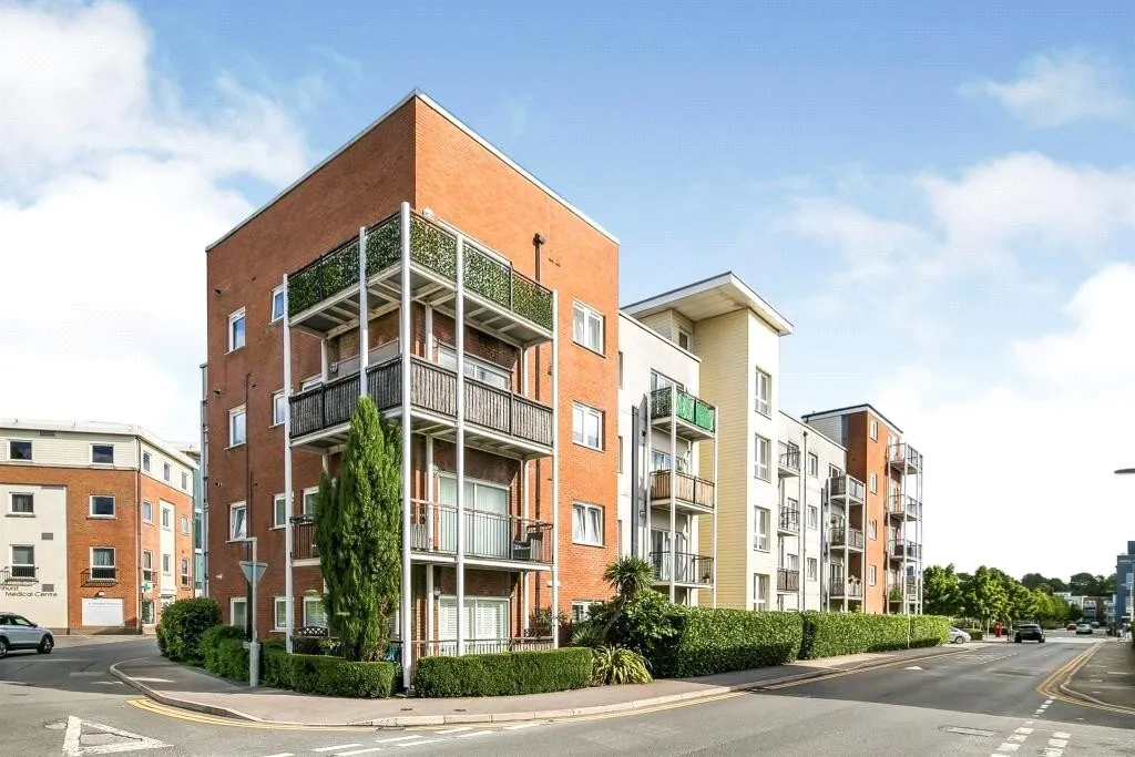 Canalside, Redhill, RH1, photo 2