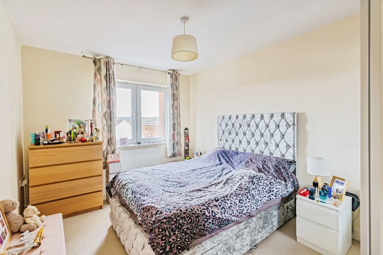 Canalside, Redhill, RH1, photo 6