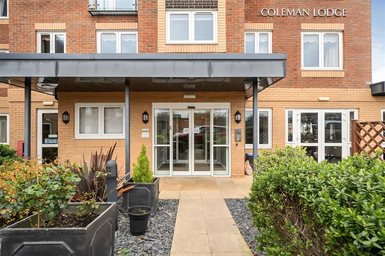 2 bed flat for sale, Little Aston Road, Aldridge, WS9