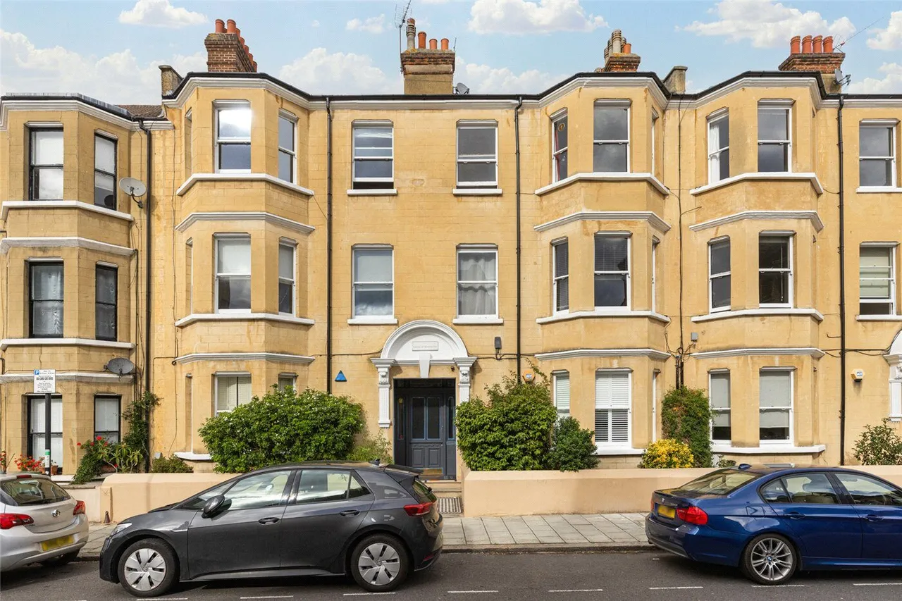 3 bed flat for sale, Mowll Street, London, SW9