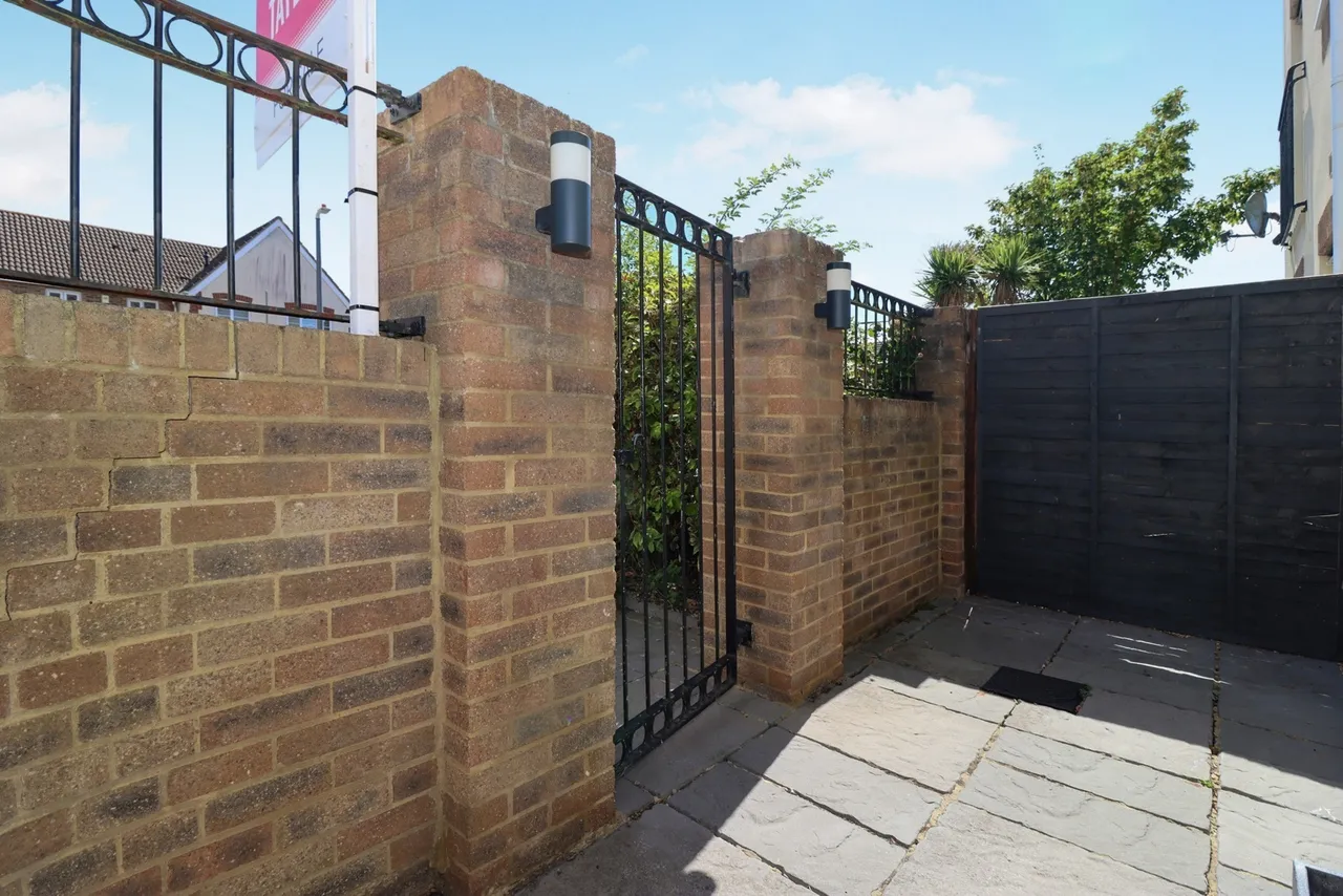 Brookthorpe Court, BRISTOL, Avon, BS37, photo 32