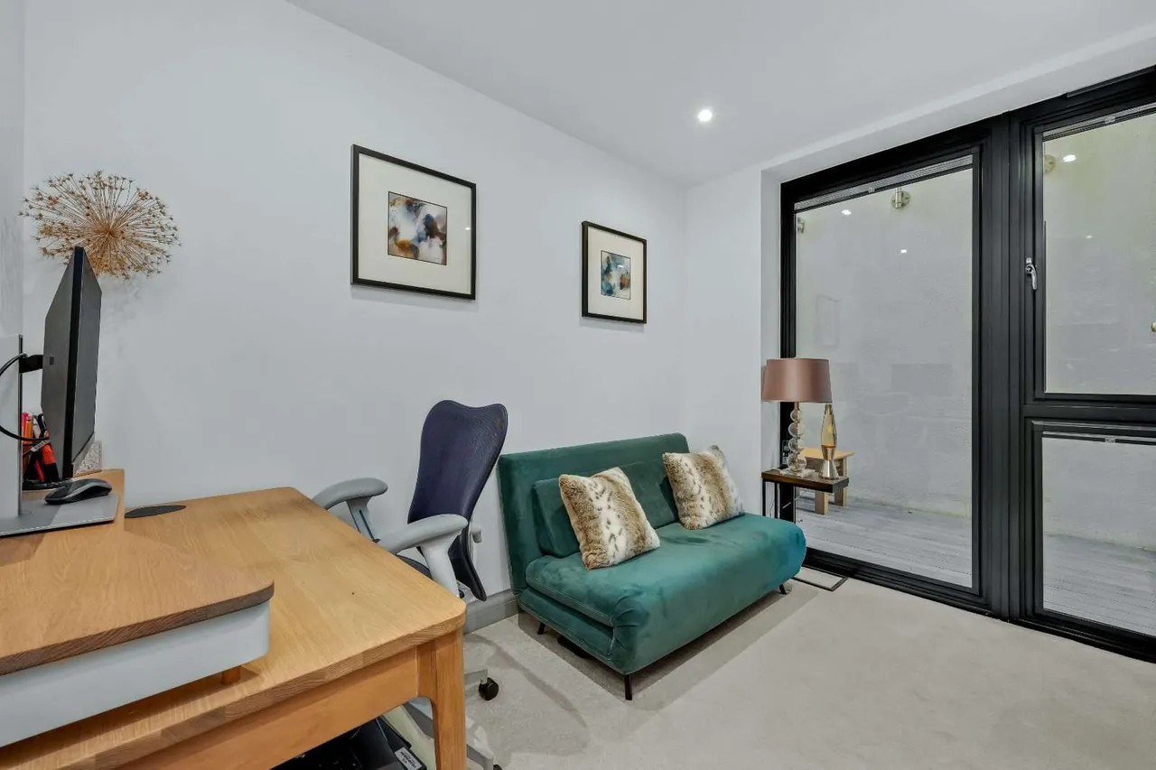 Indigo Square, Surbiton, KT6, photo 12