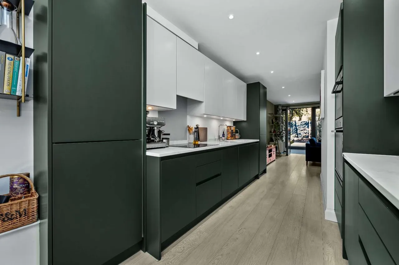 Indigo Square, Surbiton, KT6, photo 7