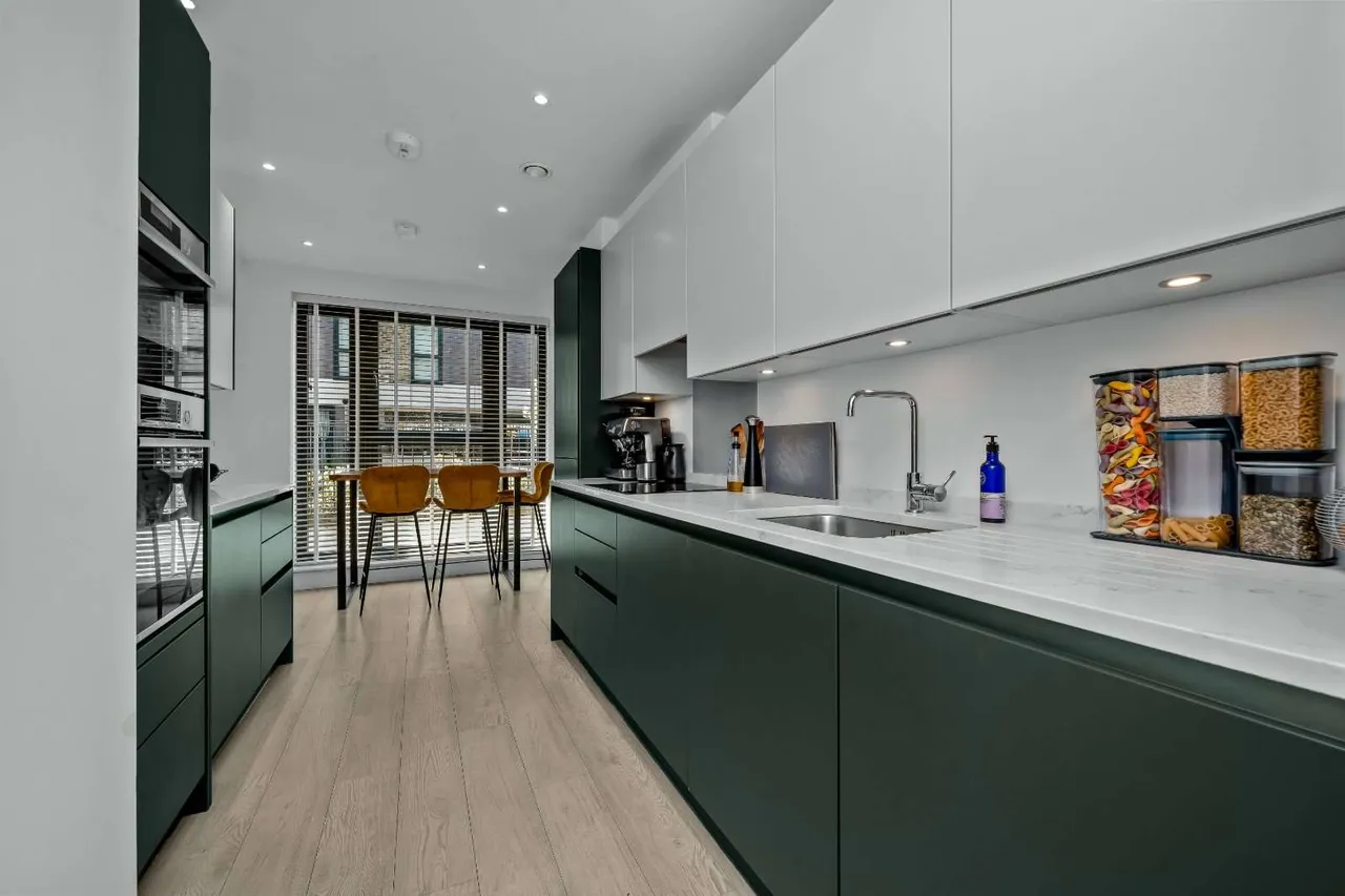 Indigo Square, Surbiton, KT6, photo 2