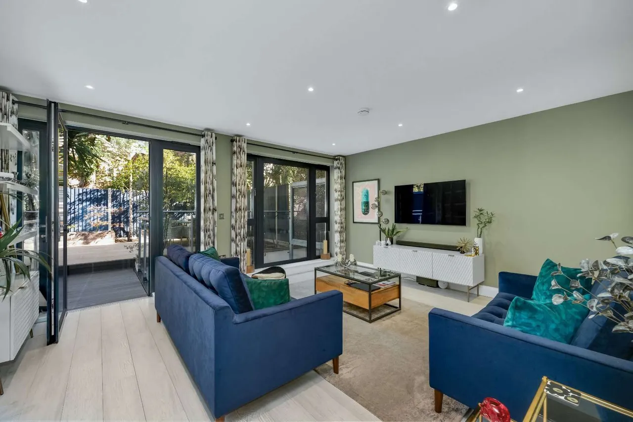 Indigo Square, Surbiton, KT6, photo 5