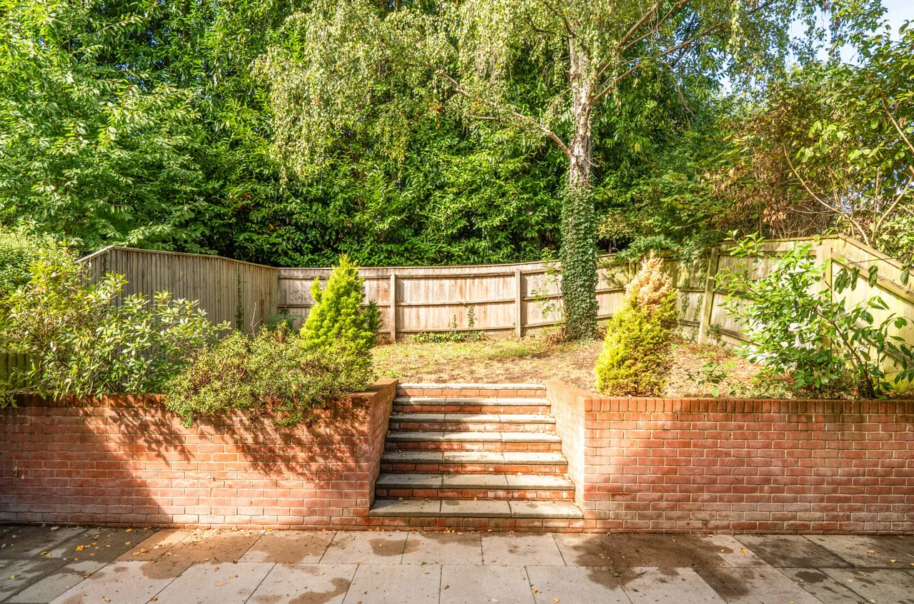 Sundays Hill Close, Hedge End, SO30, photo 17