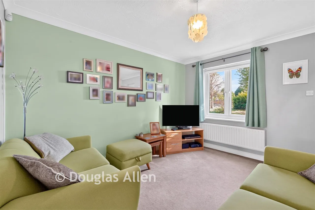 Carlyle Gardens, Wickford, SS12, photo 3