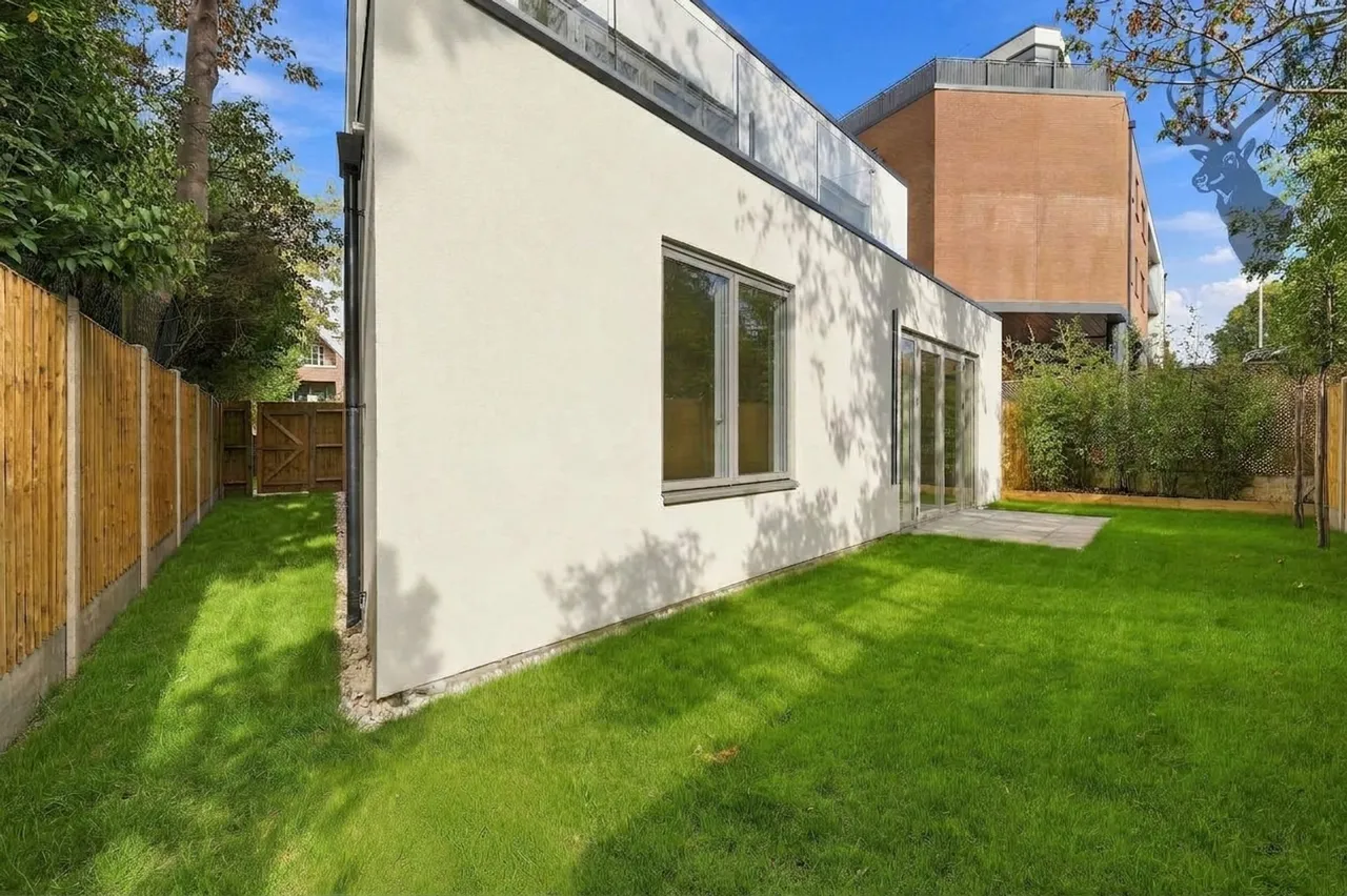 High Road, Chigwell, IG7, photo 10