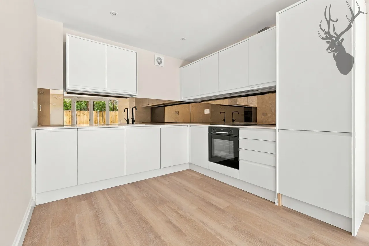 High Road, Chigwell, IG7, photo 2