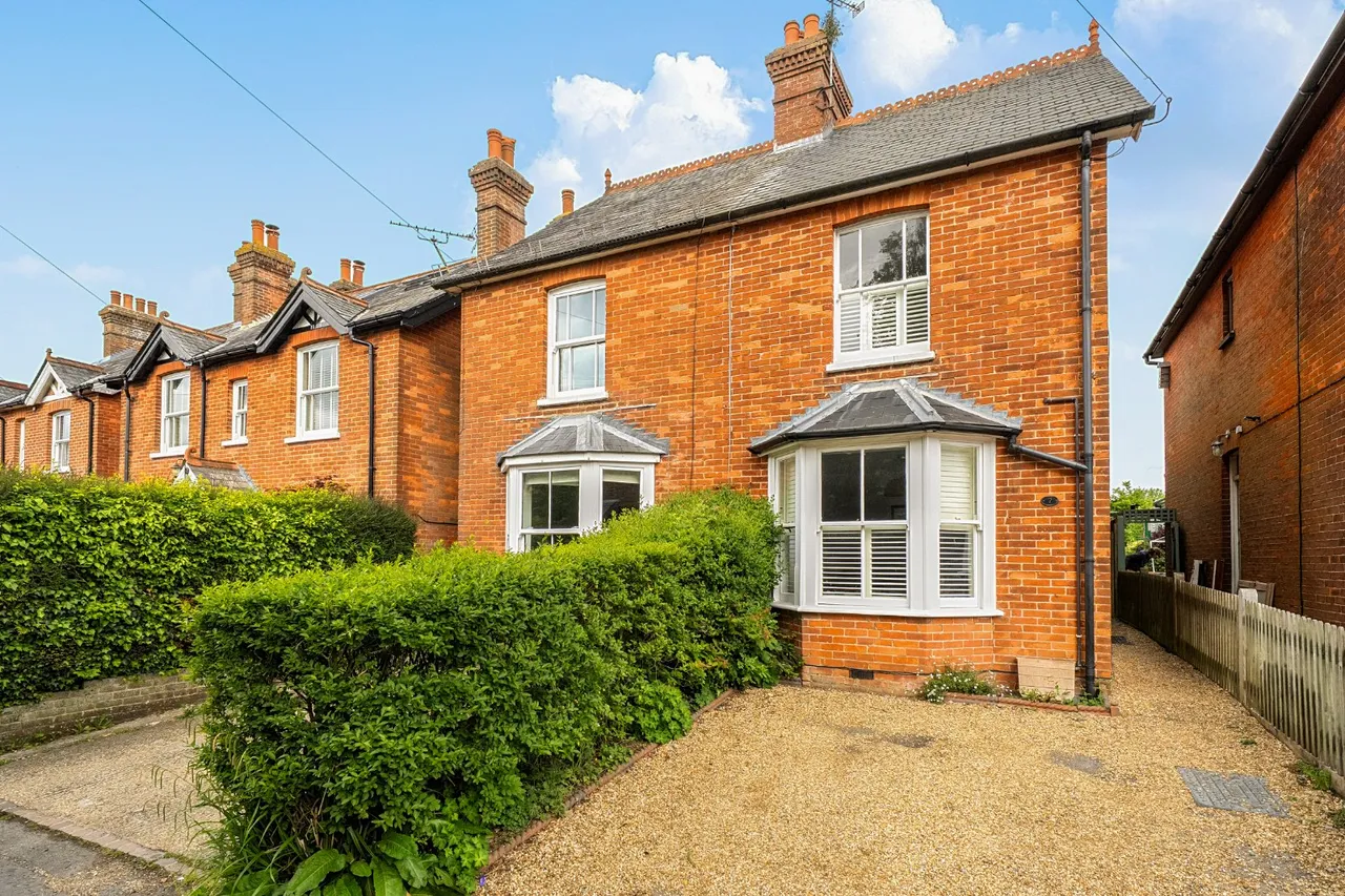 3 bed flat for sale, Gloucester Road, Sparrows Green, TN5