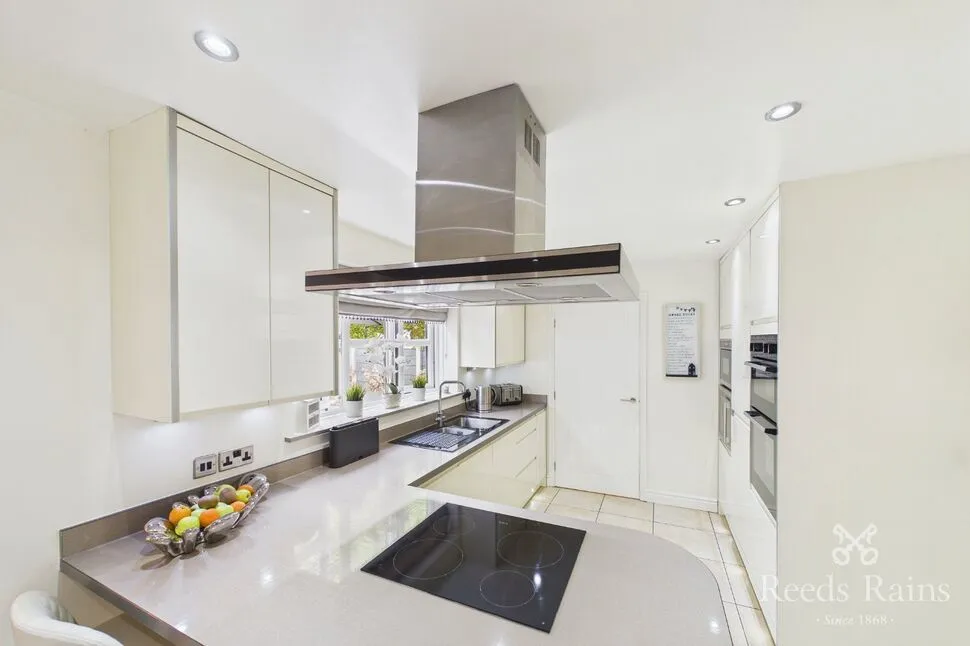 Troon Close, Euxton, PR7, photo 4