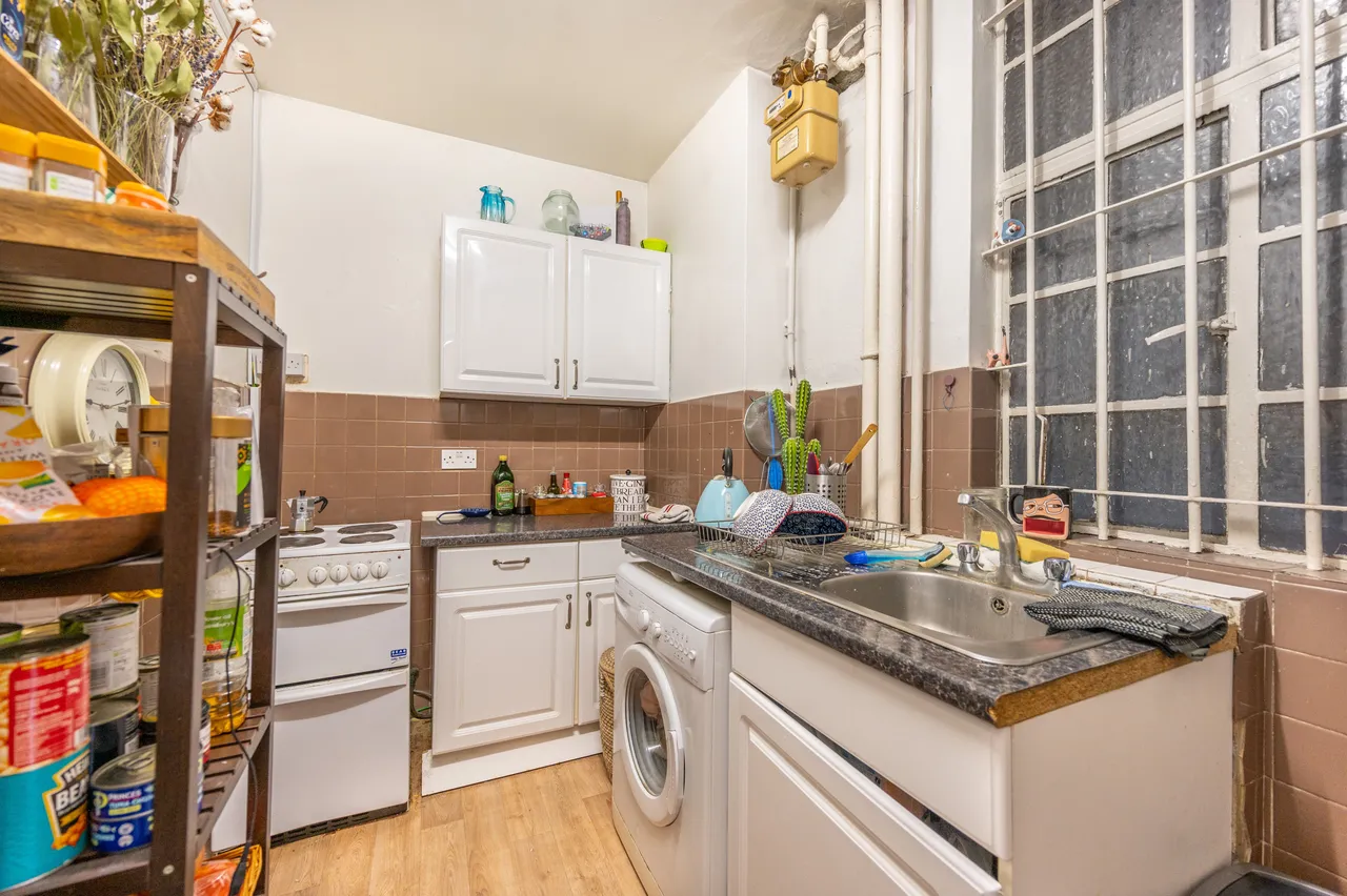 24 Peters Court, Porchester Road, London, photo 4