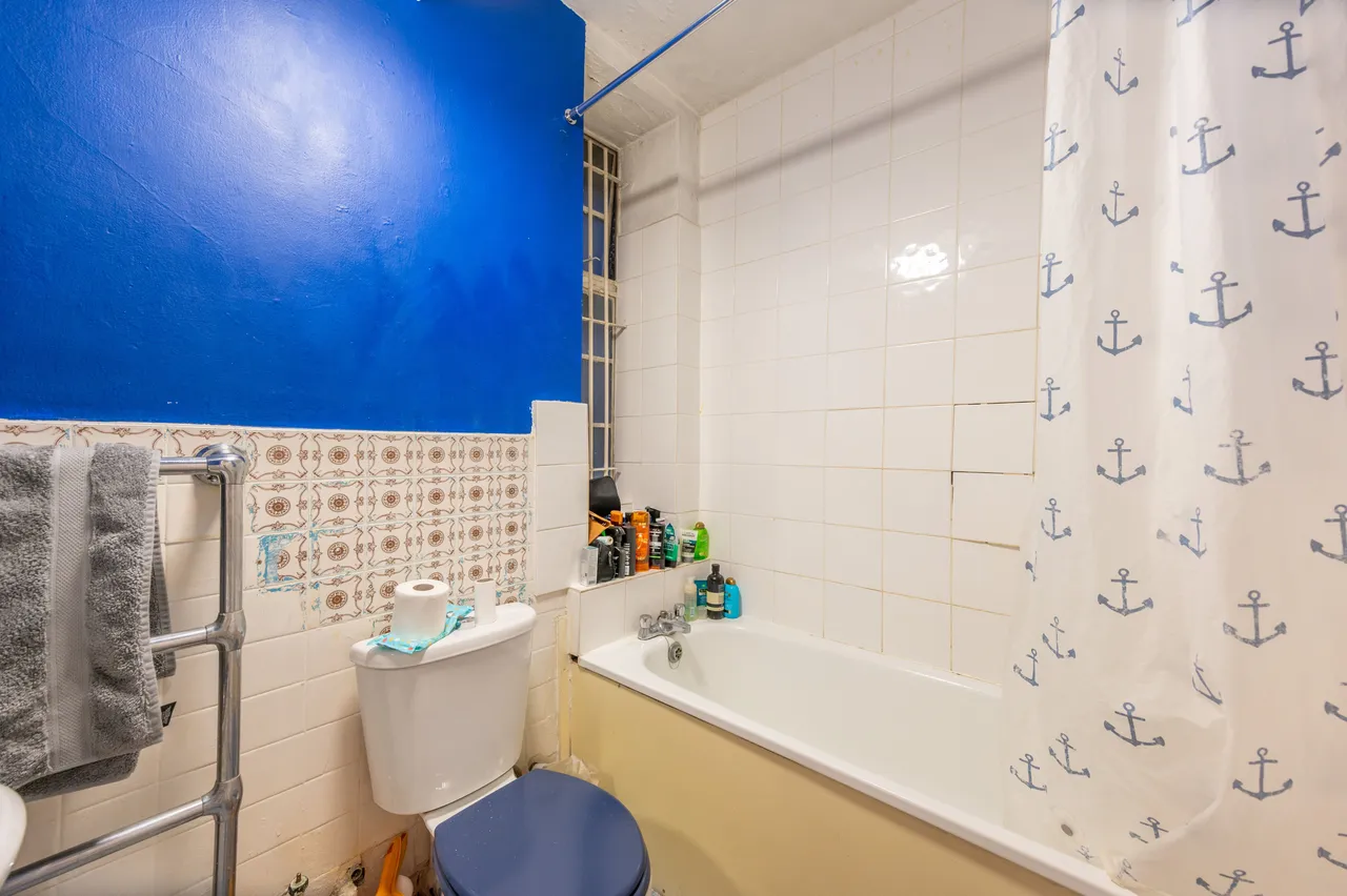 24 Peters Court, Porchester Road, London, photo 5