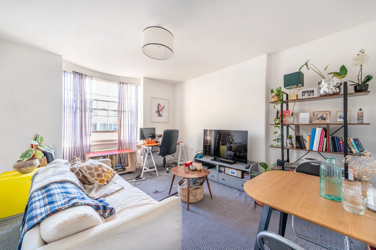 24 Peters Court, Porchester Road, London, photo 2