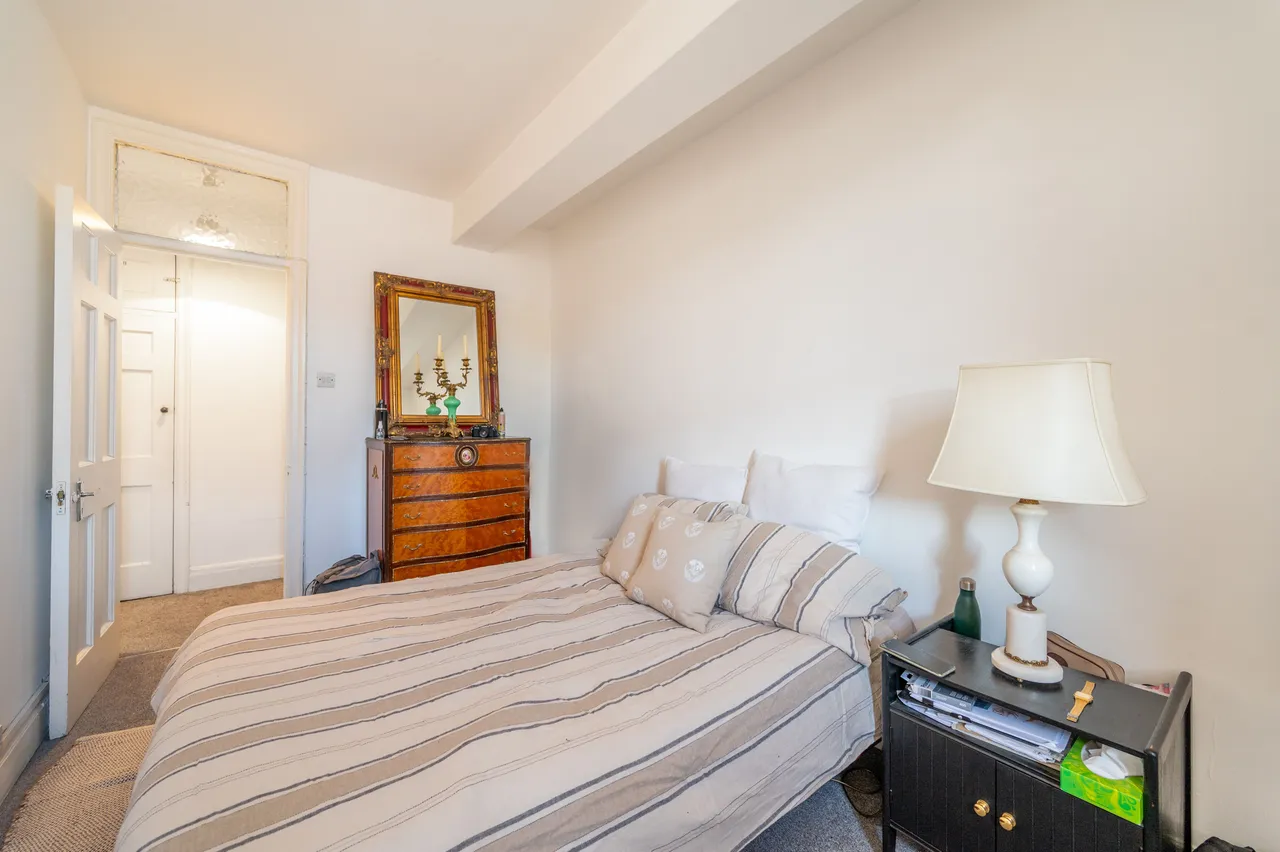 24 Peters Court, Porchester Road, London, photo 6