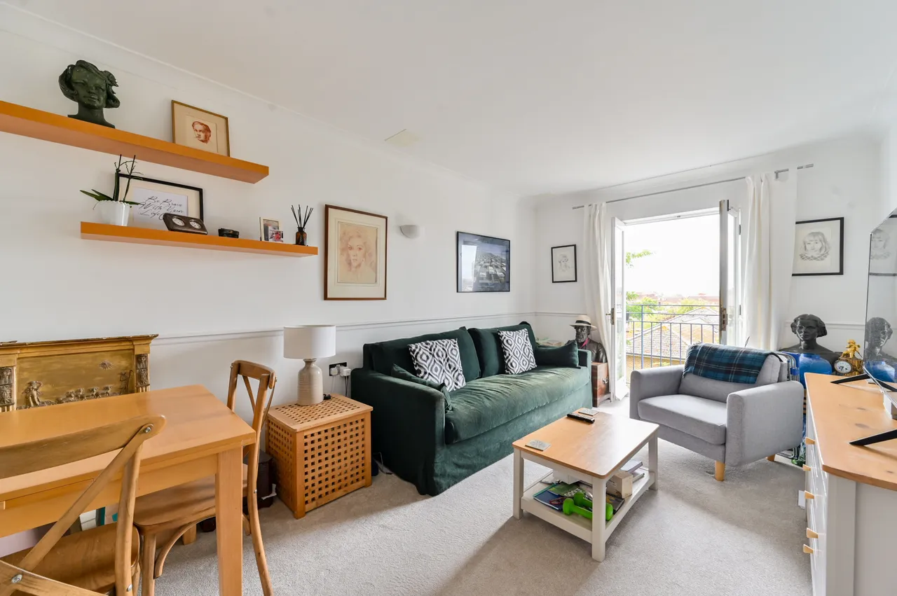 1 bed flat to rent — 12 Berisford Mews, London