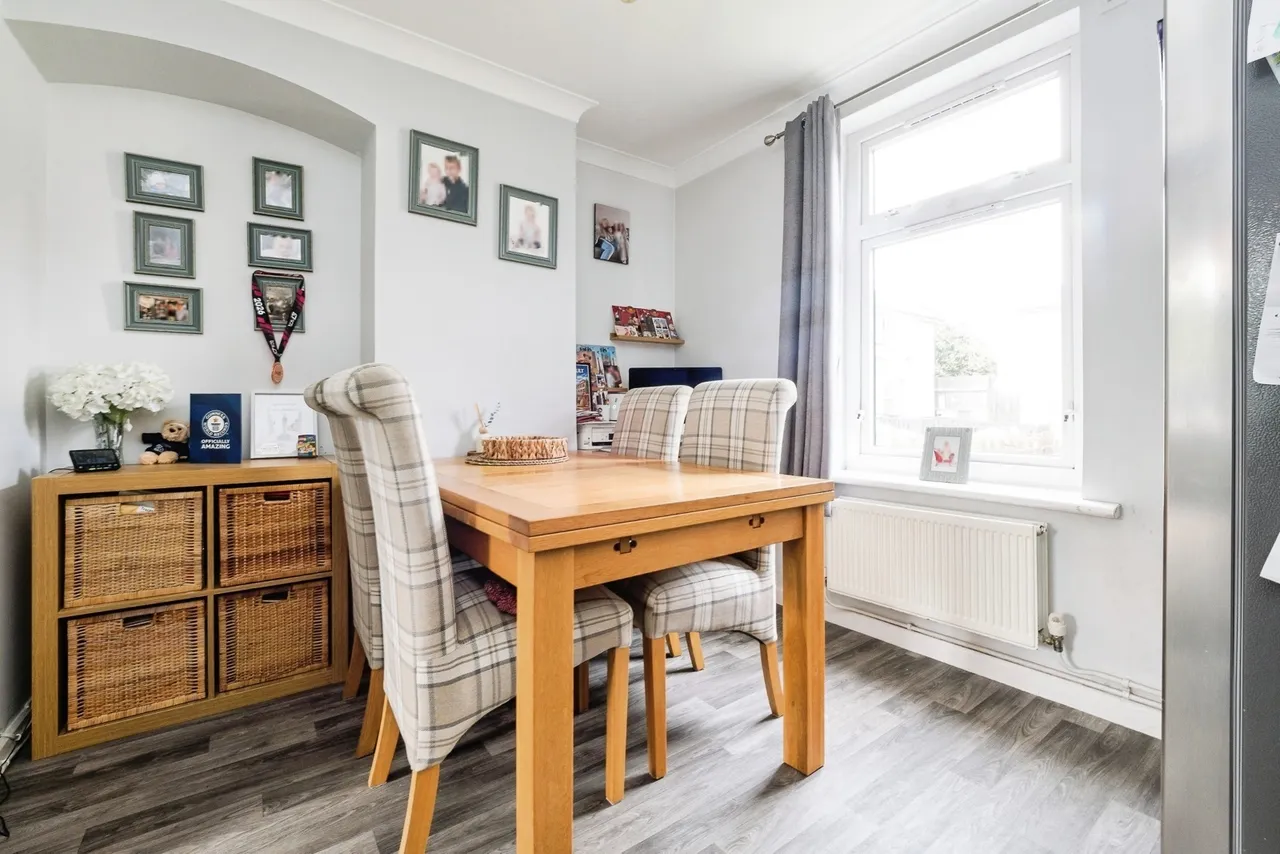 Spinney Gardens, Dagenham, RM9, photo 13