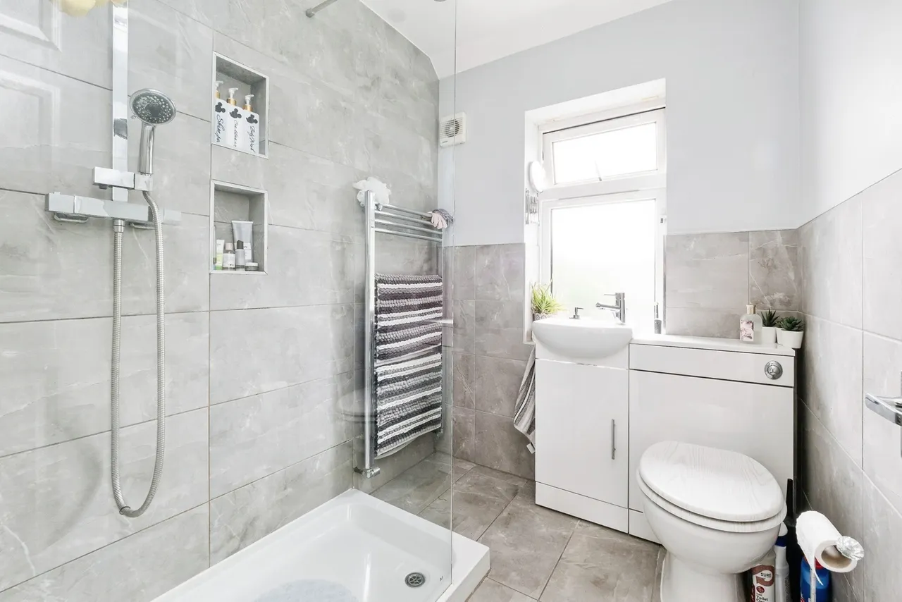 Spinney Gardens, Dagenham, RM9, photo 8