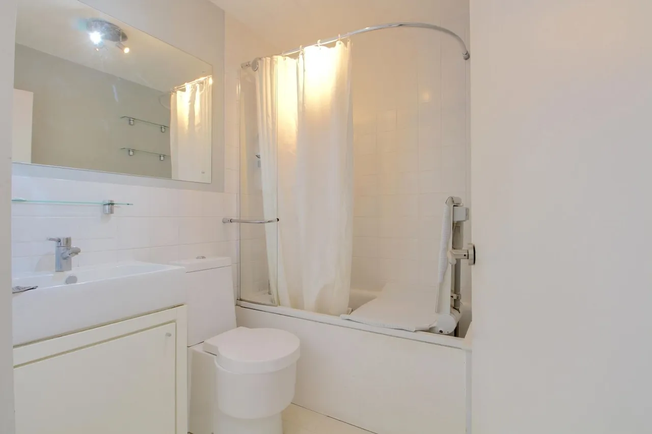 Monterey Court, Varndean Park Estate, BN1, photo 10