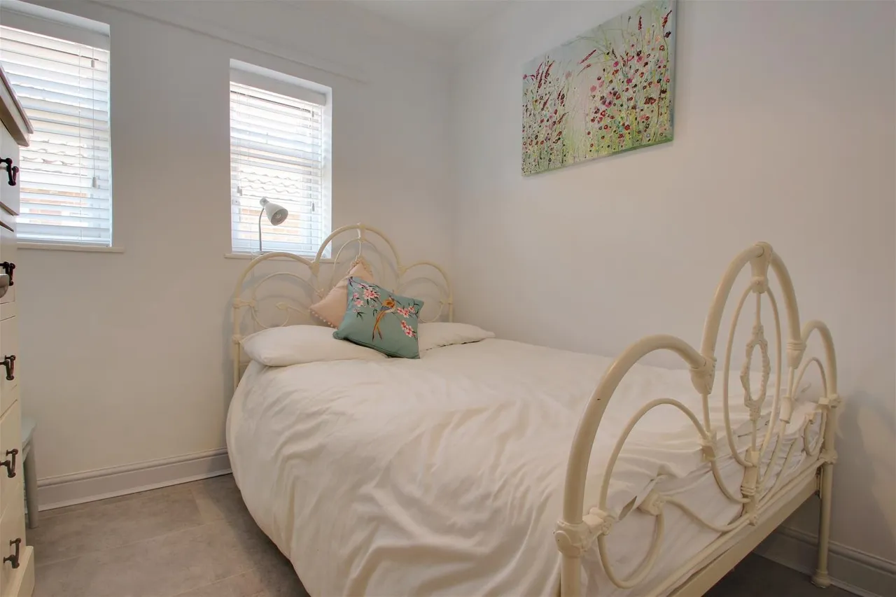 Melrose Close, Worthing, photo 9