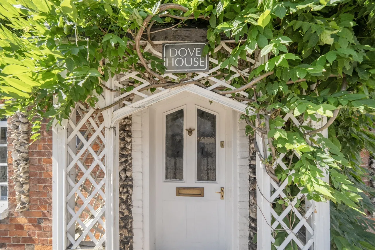 4 bed house for sale — London Road, Marlborough