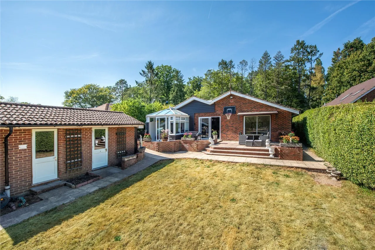 Gadbrook Road, Betchworth, RH3, photo 9