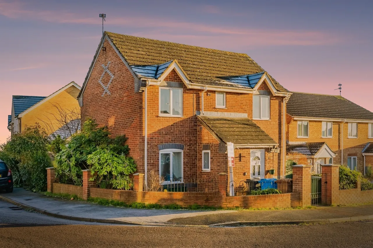3 bed house for sale, Applegarth Close, Corby, NN18