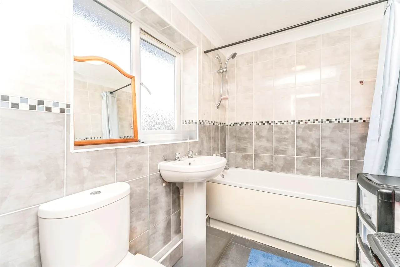 Applegarth Close, Corby, NN18, photo 8