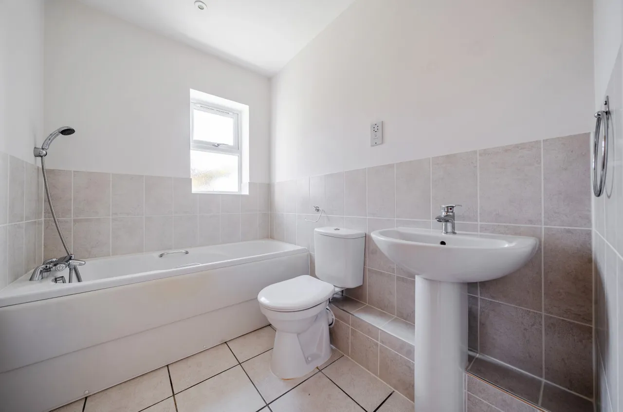 Brook Lane, Sarisbury Green, SO31, photo 10
