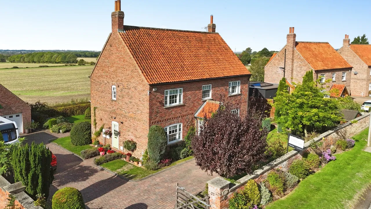 5 bed house for sale, Main Street, Horkstow, DN18