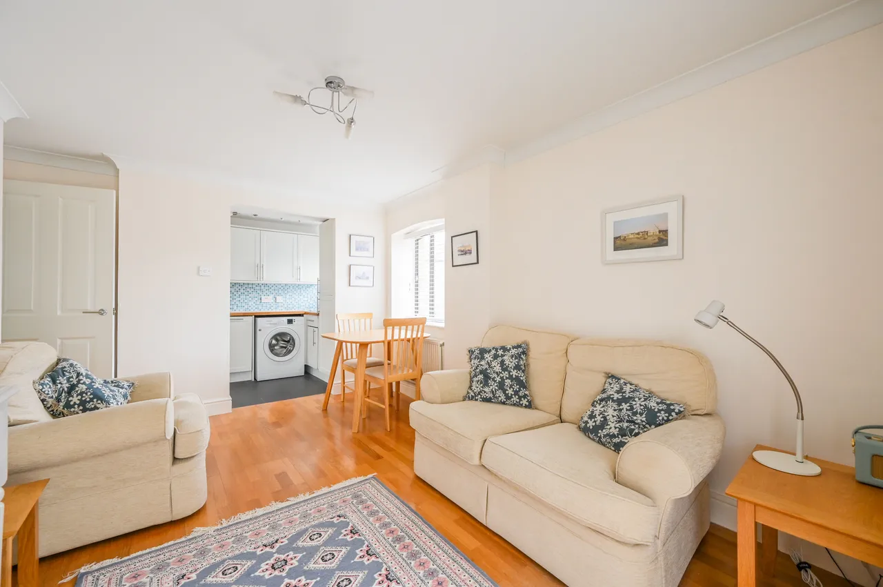 2 Taffrail House, Burrells Wharf Square, London, photo 2