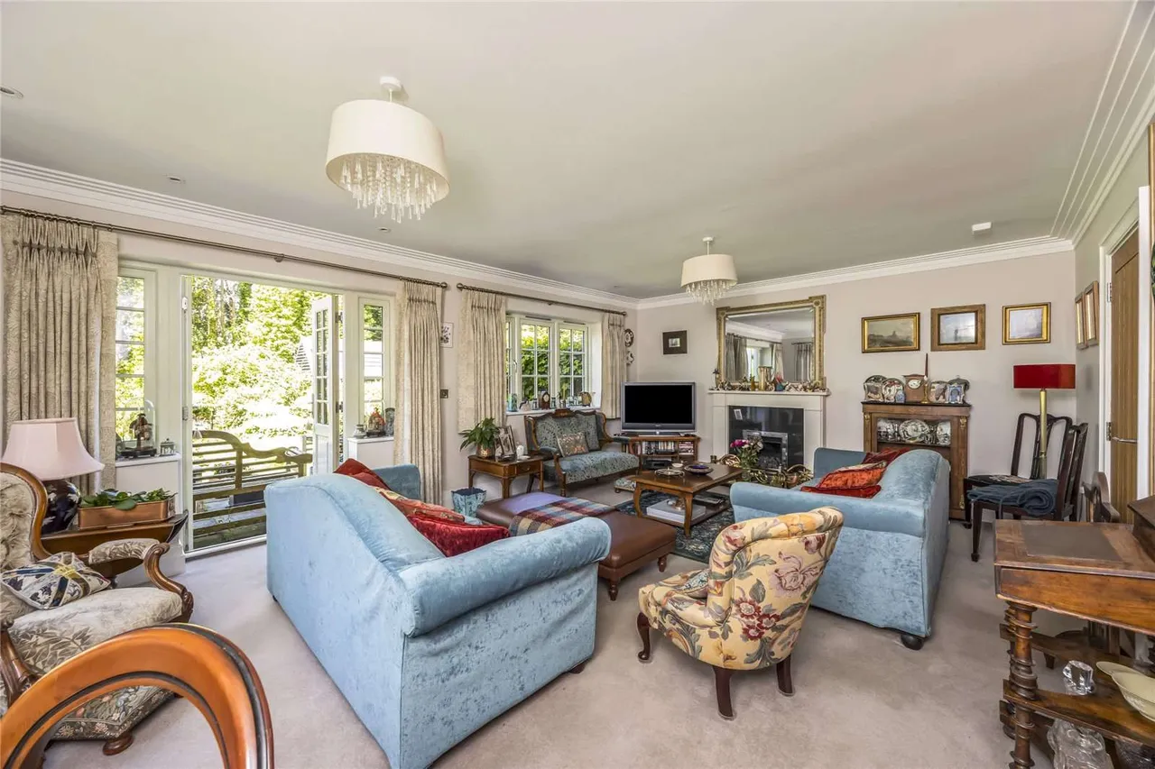 Wallace Square, Lavington Park, Petworth, West Sussex, GU28 0FJ, photo 6