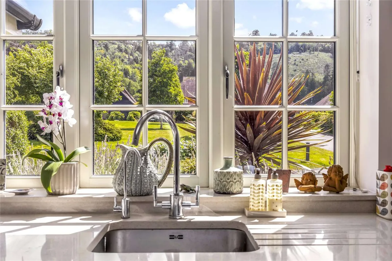 Wallace Square, Lavington Park, Petworth, West Sussex, GU28 0FJ, photo 4