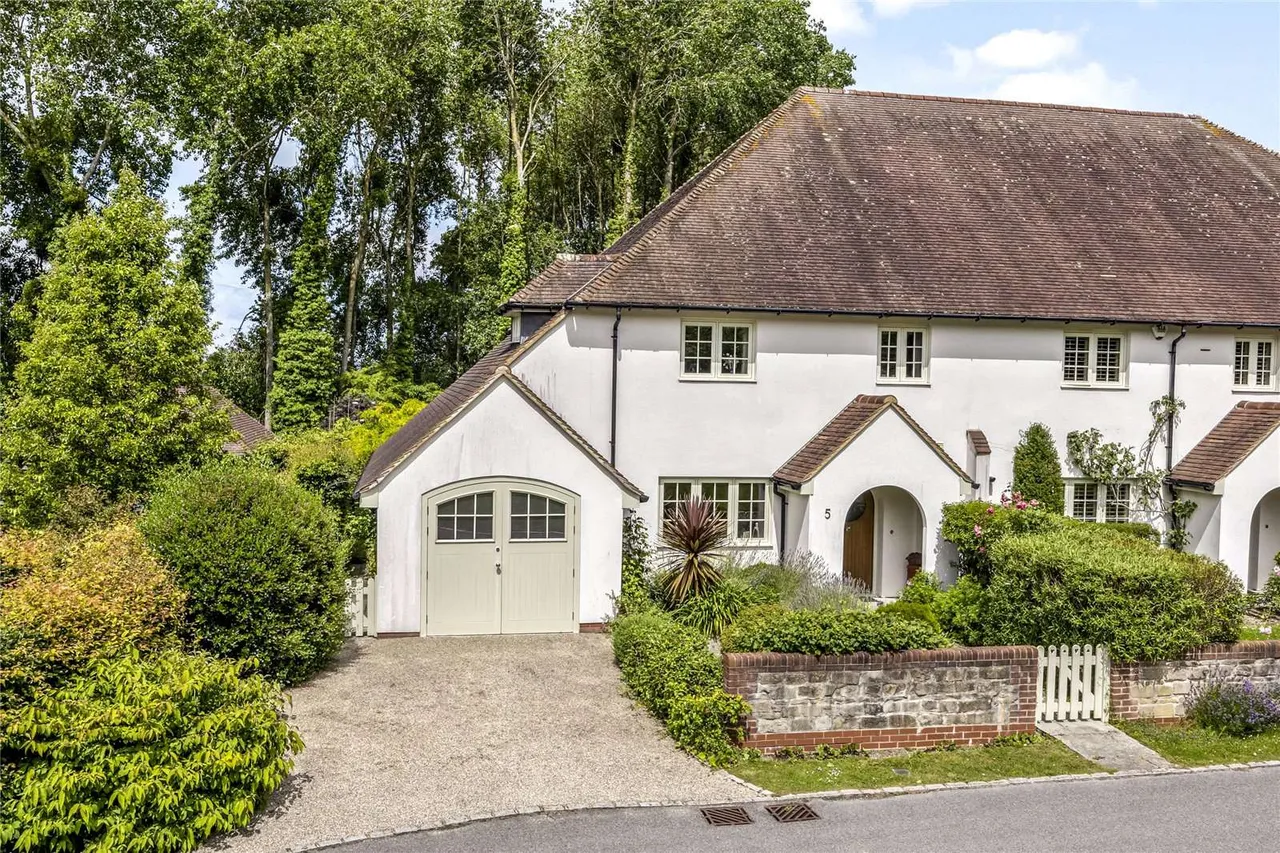 4 bed house for sale — Wallace Square, Lavington Park, Petworth, West Sussex, GU28 0FJ