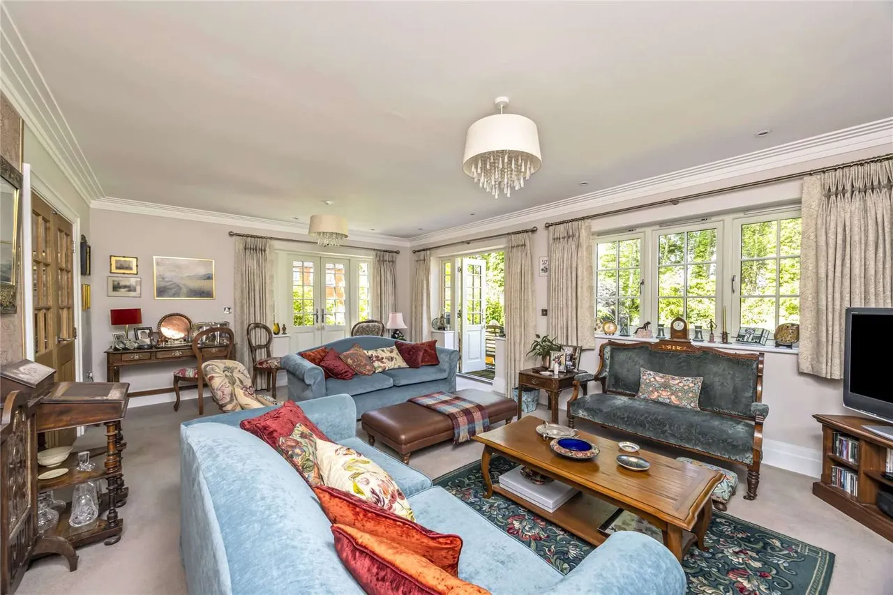 Wallace Square, Lavington Park, Petworth, West Sussex, GU28 0FJ, photo 5