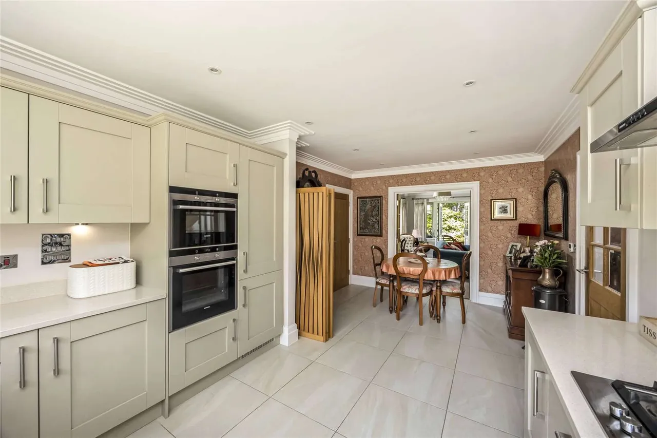Wallace Square, Lavington Park, Petworth, West Sussex, GU28 0FJ, photo 7
