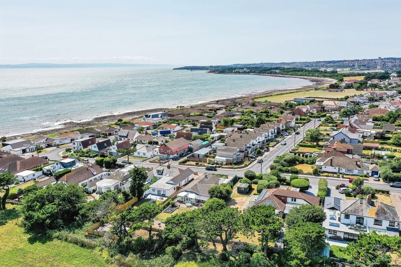 Clevedon Avenue, Sully, CF64, photo 5