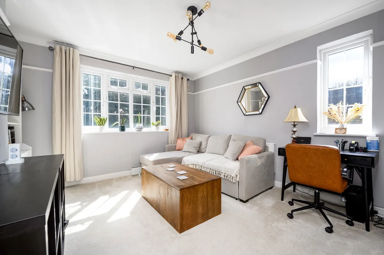 Church Street, Walton-on-thames, KT12, photo 2
