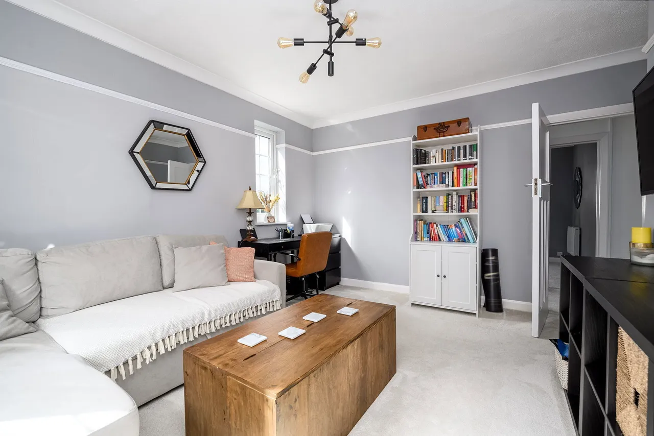 Church Street, Walton-on-thames, KT12, photo 3