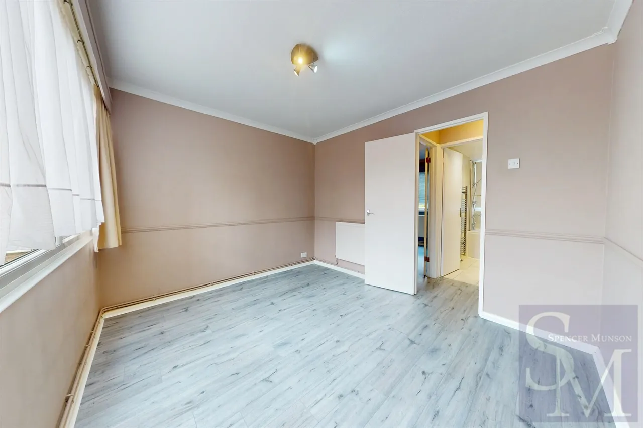 Romford Road, Chigwell Row, IG7, photo 10
