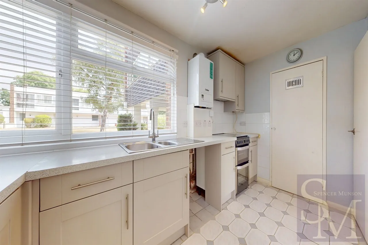Romford Road, Chigwell Row, IG7, photo 8