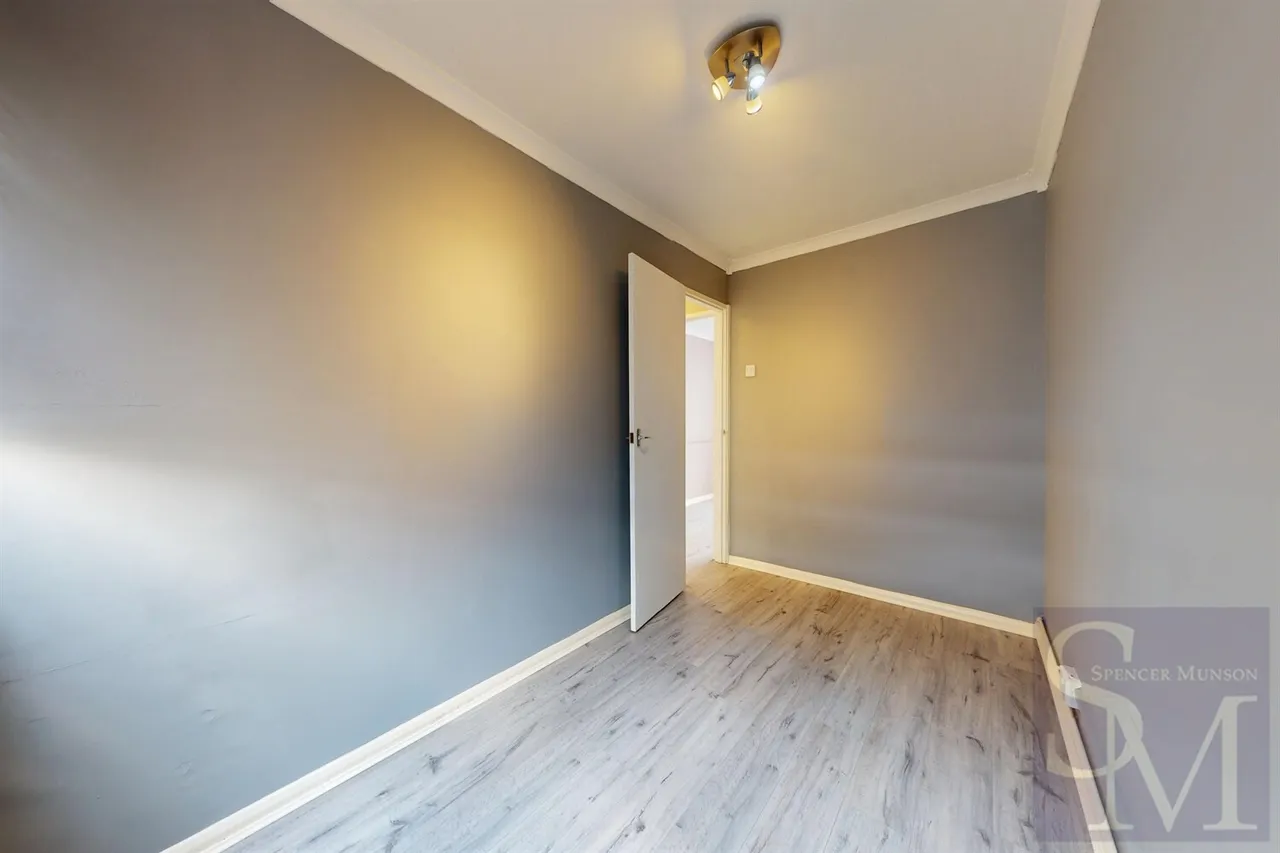 Romford Road, Chigwell Row, IG7, photo 13