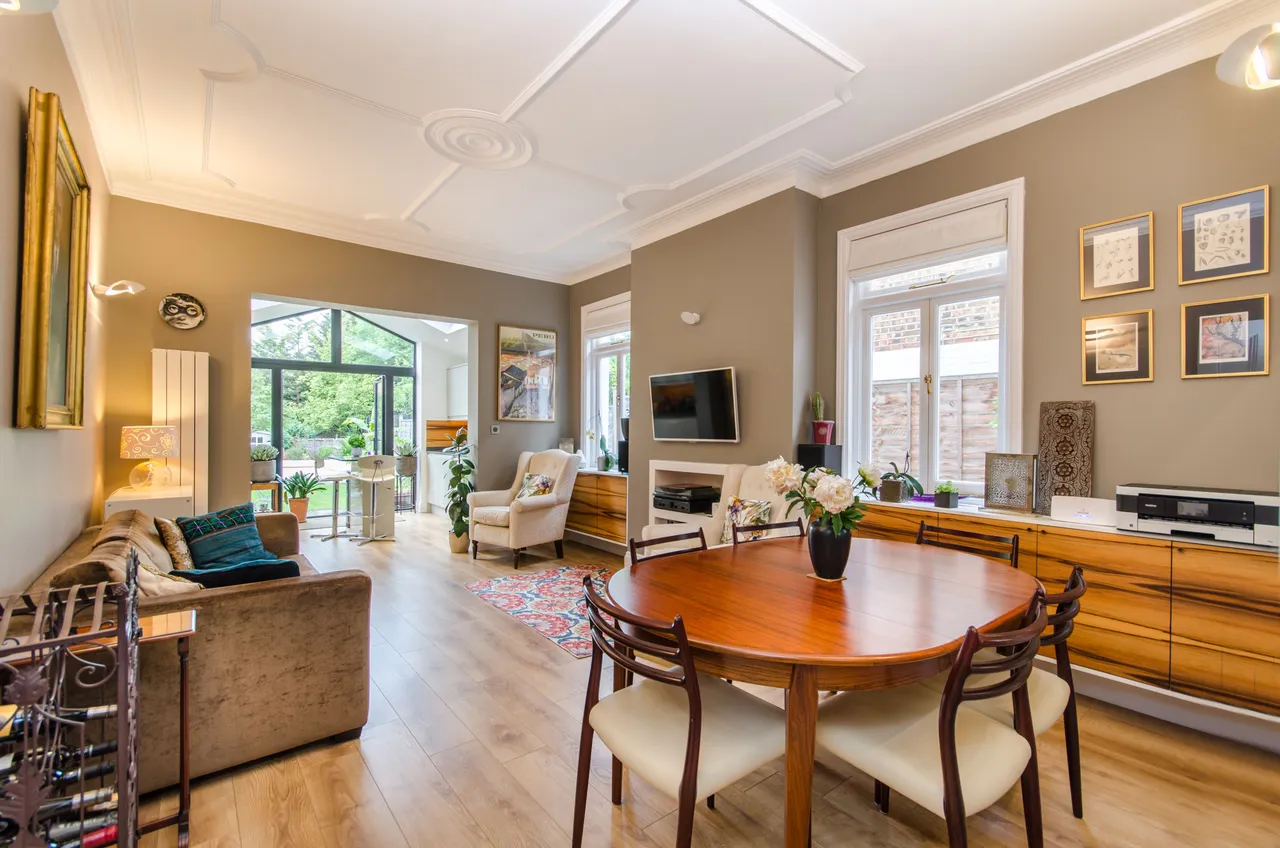 2 bed flat for sale — 37a Riffel Road, London
