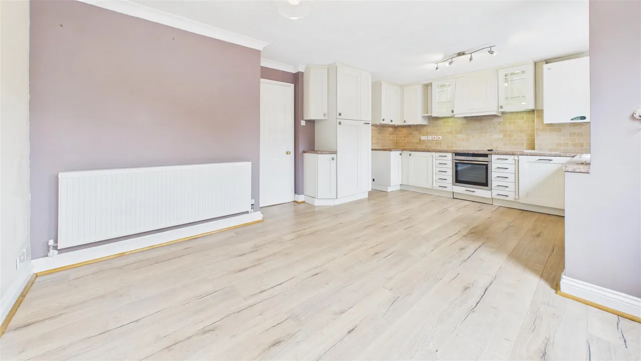 Orchard Close, Morton, photo 3