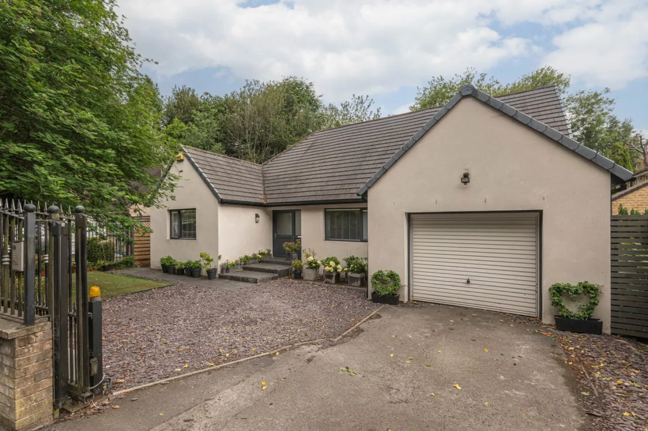 5 bed house for sale — Heaton Road, Gledholt