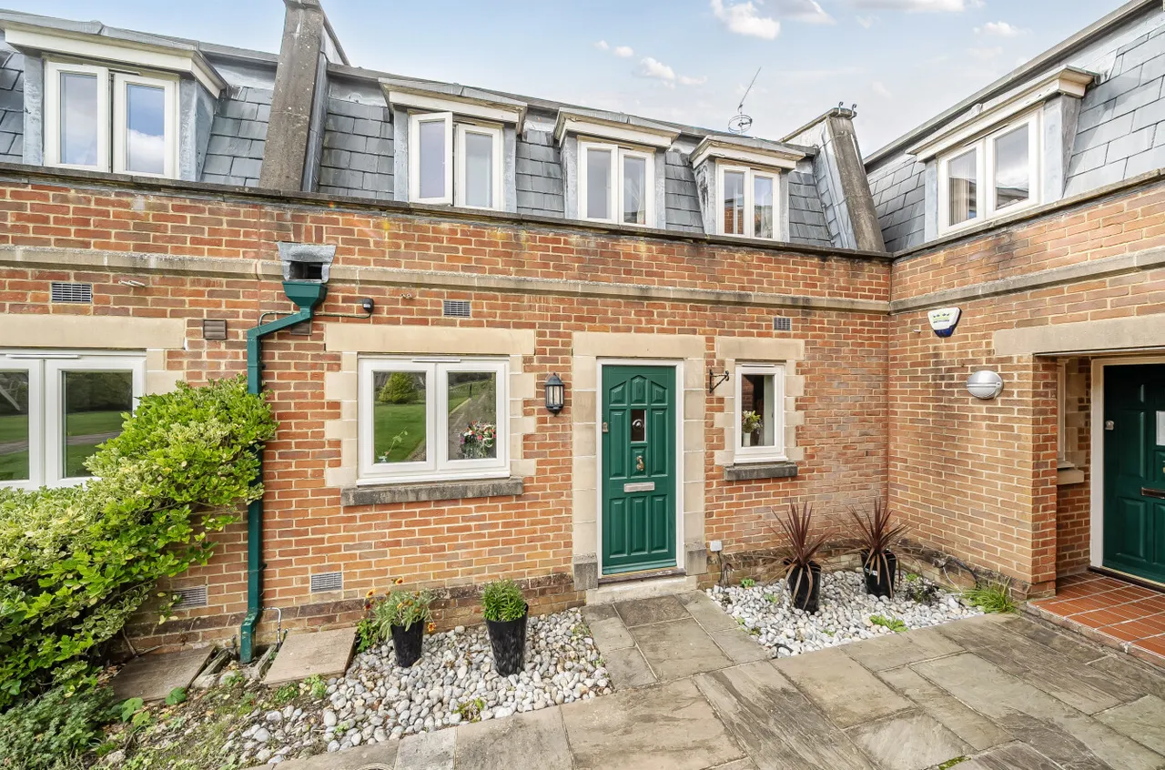 The Courtyard, Sheffield Park, Uckfield, East Sussex, TN22 3QW, photo 2