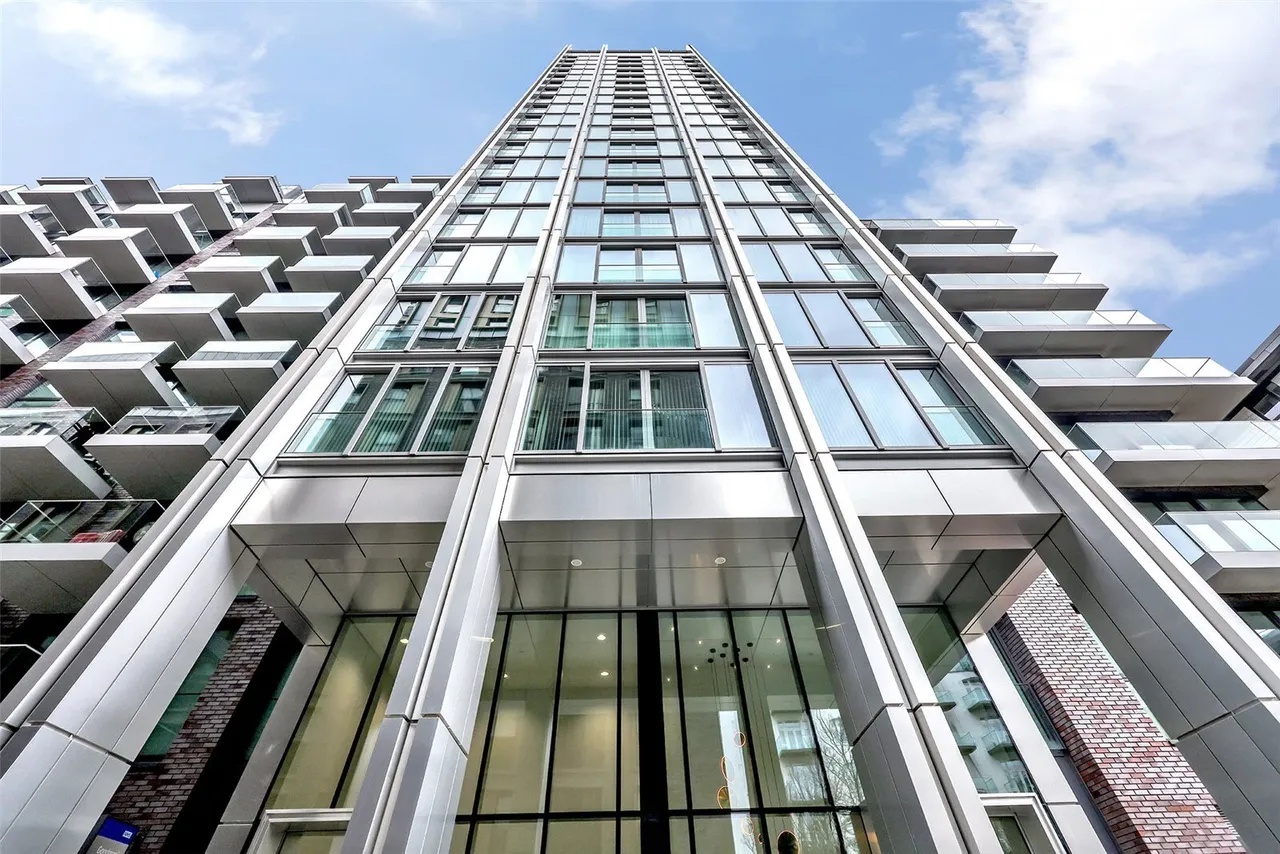2 bed flat for sale, Stable Walk, Goodman's Fields, E1